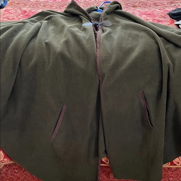 Elegant Army Green/Olive Hooded Cape - Picture 7 of 7